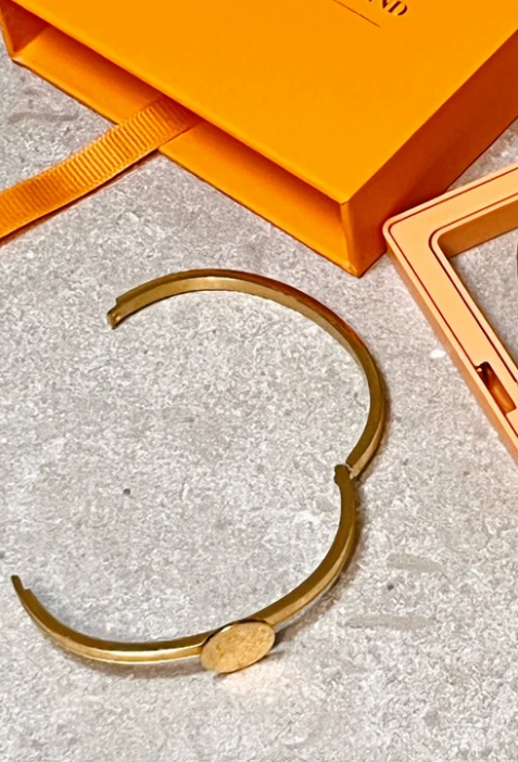 Armband med charm
